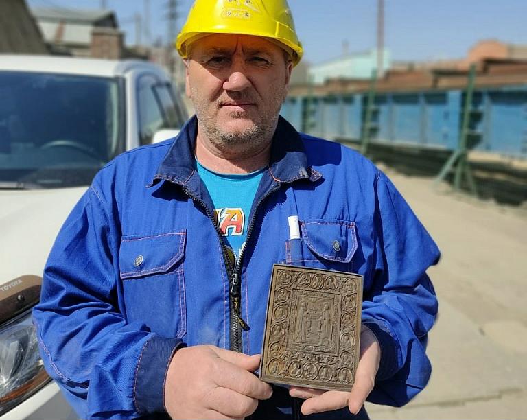 В Амурской области в канун Пасхи строители Зейского моста  нашли древнюю икону